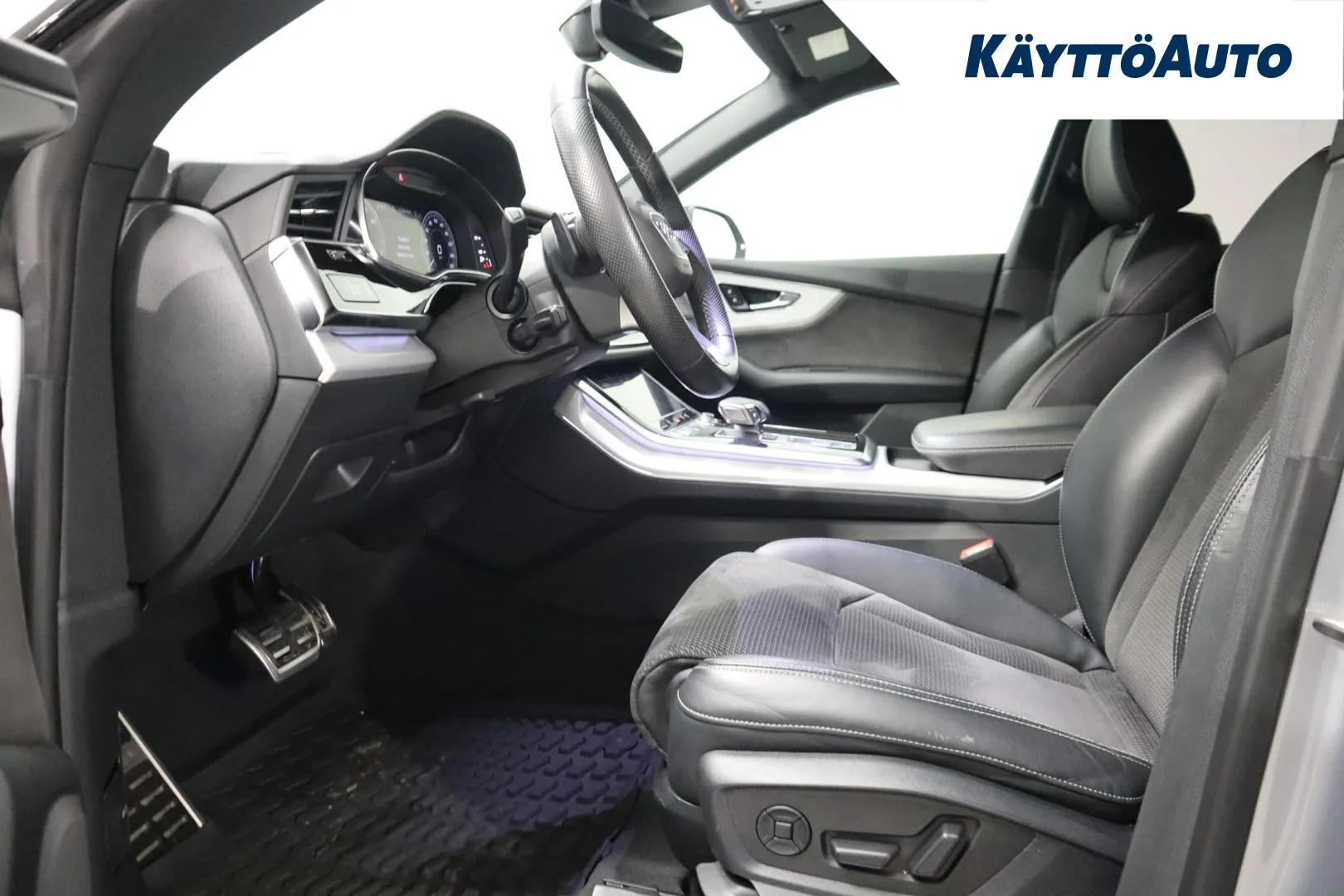 AUDI Q8 FNA-649 carousel image