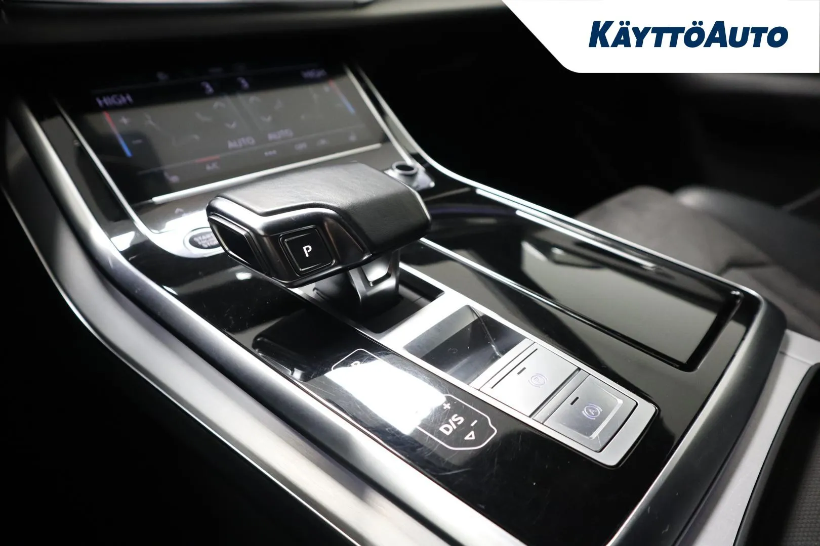 AUDI Q8 FNA-649 carousel image