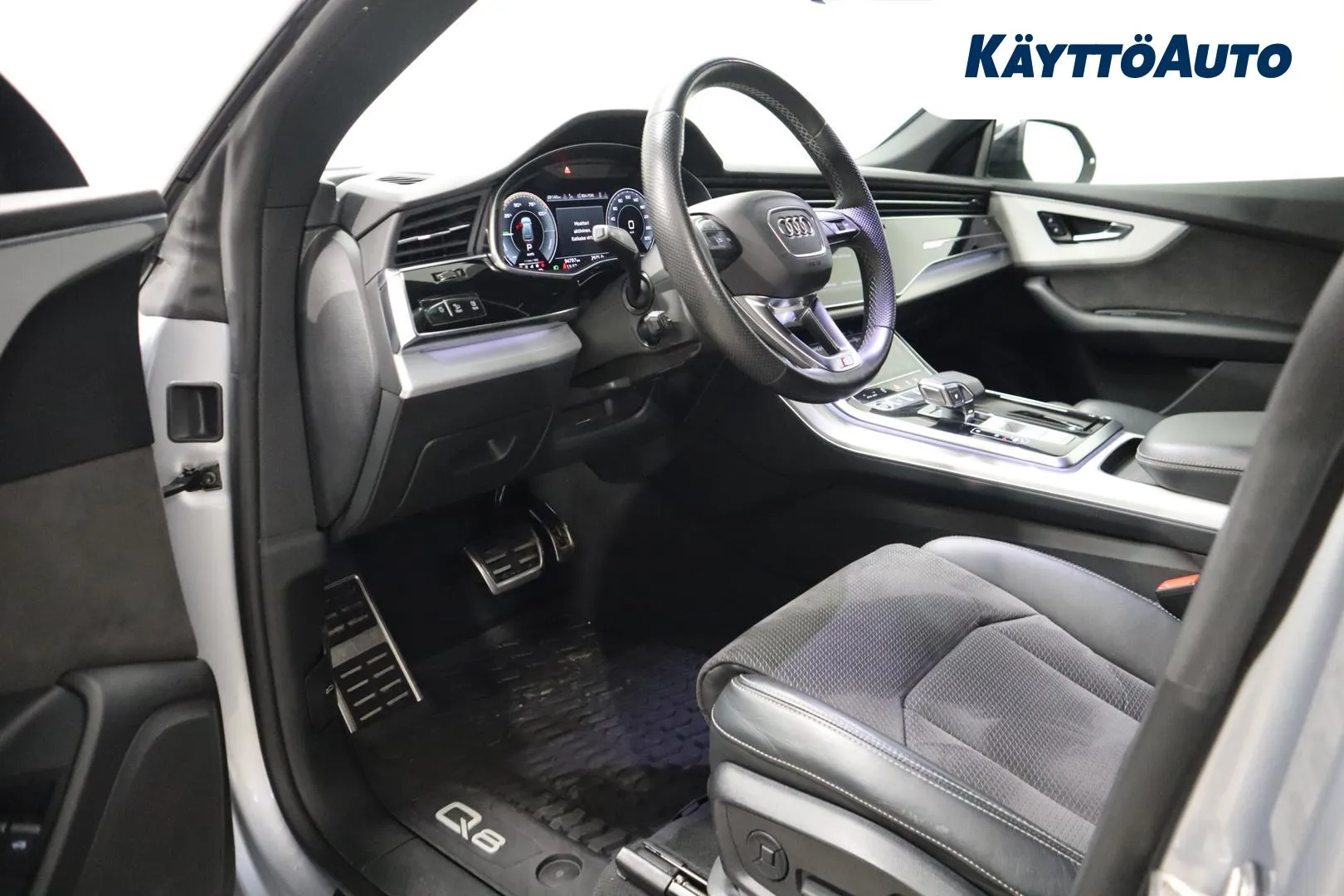 AUDI Q8 FNA-649 carousel image