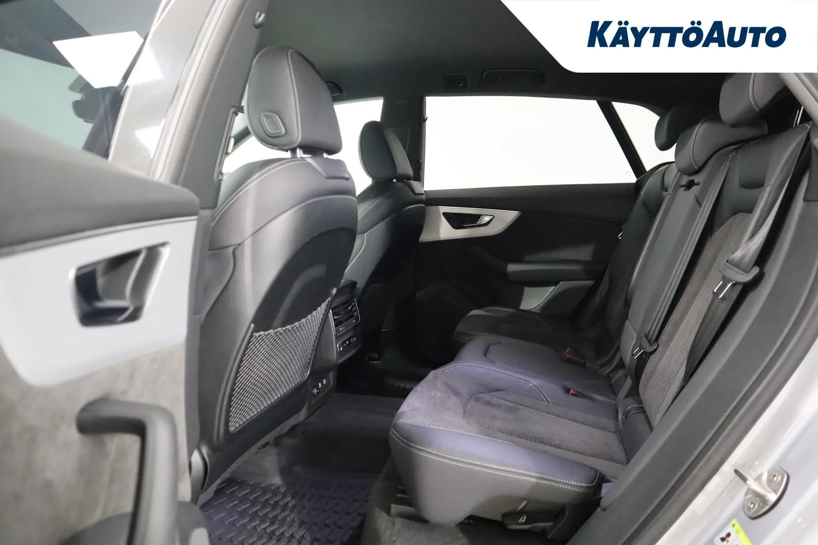 AUDI Q8 FNA-649 carousel image