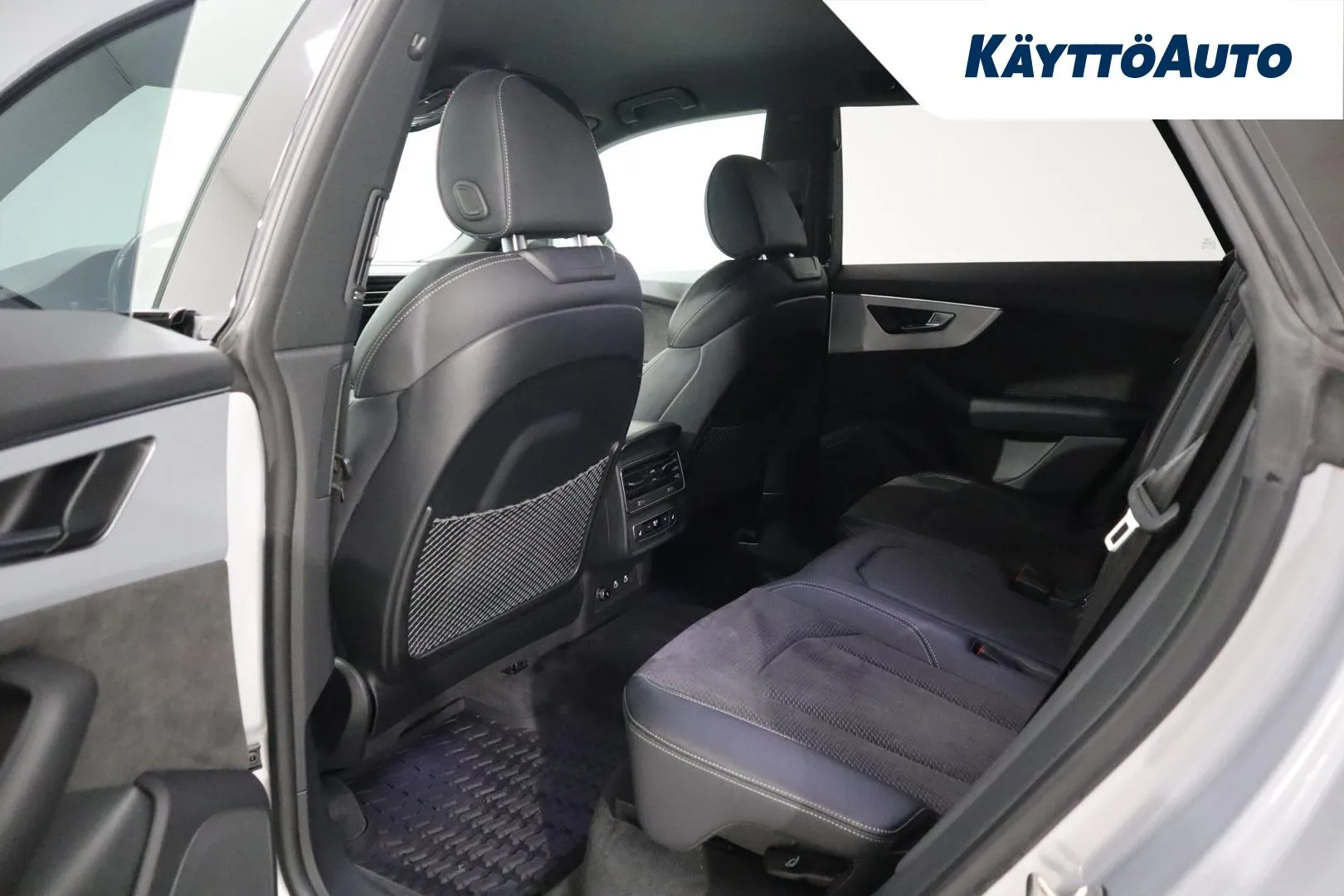 AUDI Q8 FNA-649 carousel image