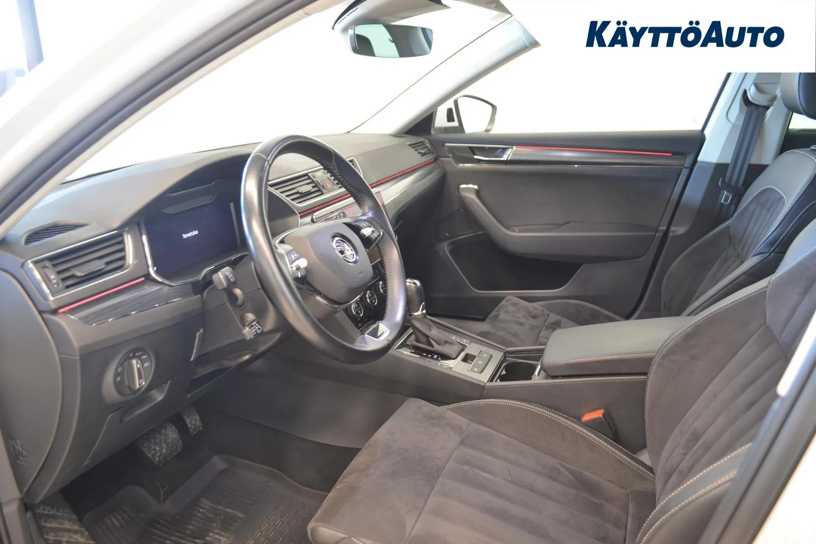 SKODA Superb CPC-871 carousel image