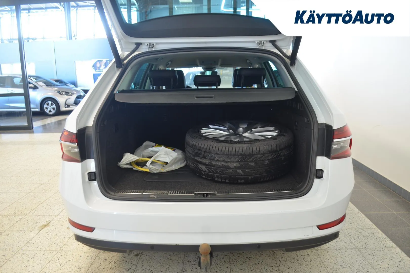 SKODA Superb CPC-871 carousel image