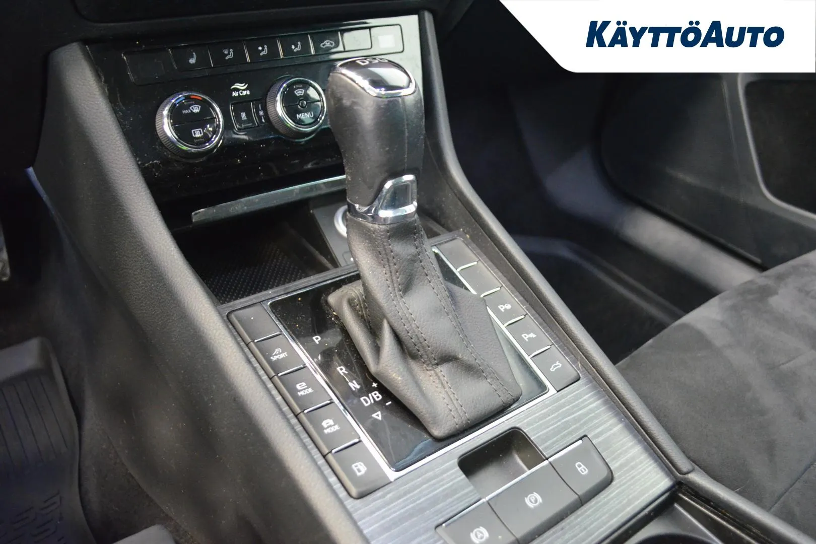 SKODA Superb CPC-871 carousel image