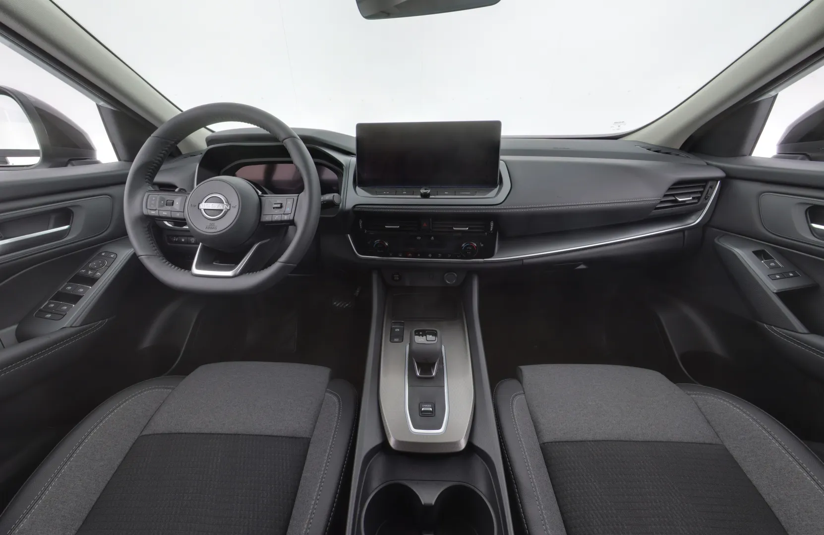 Nissan Qashqai SRN-592 carousel image