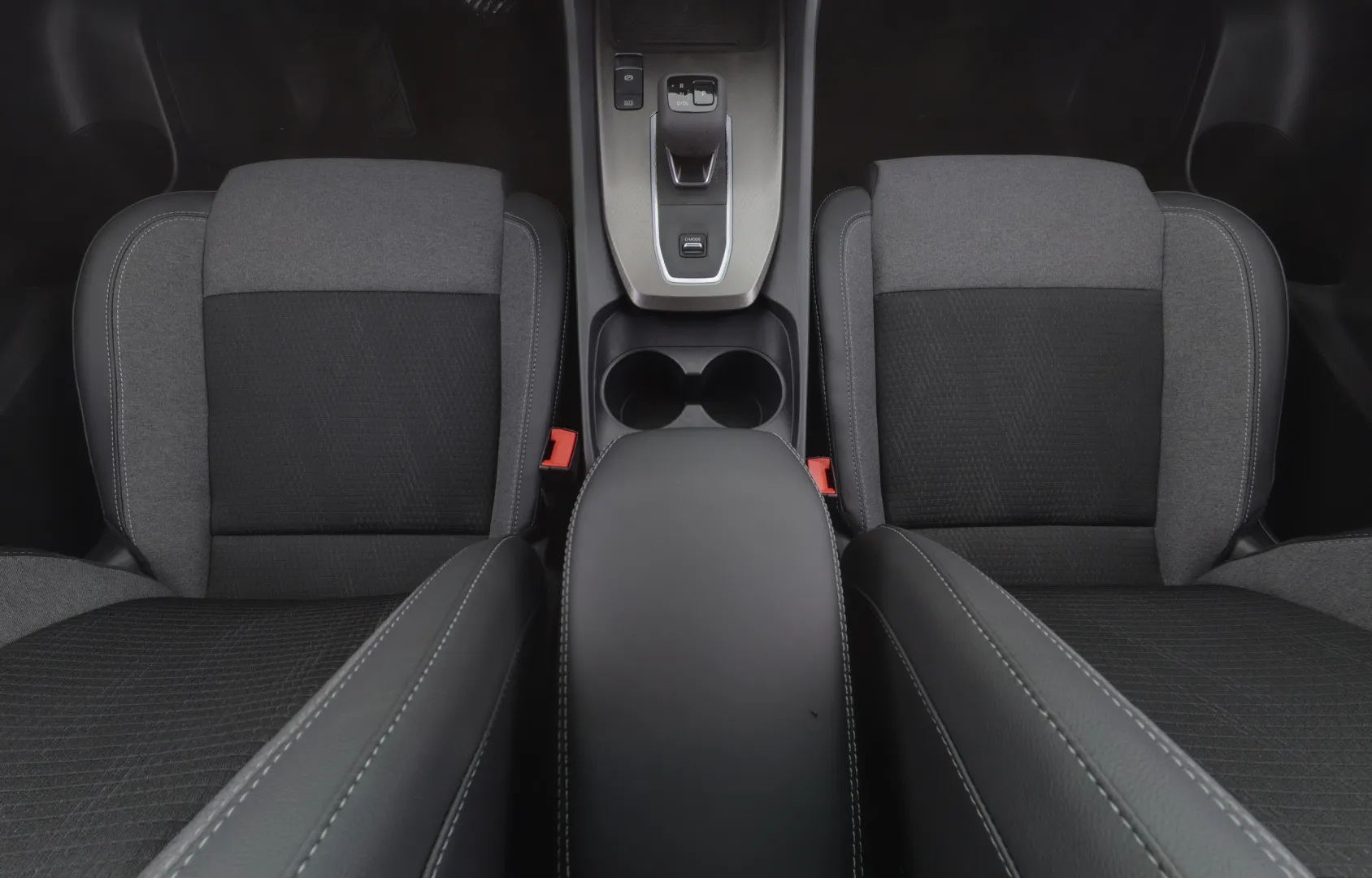 Nissan Qashqai SRN-592 carousel image