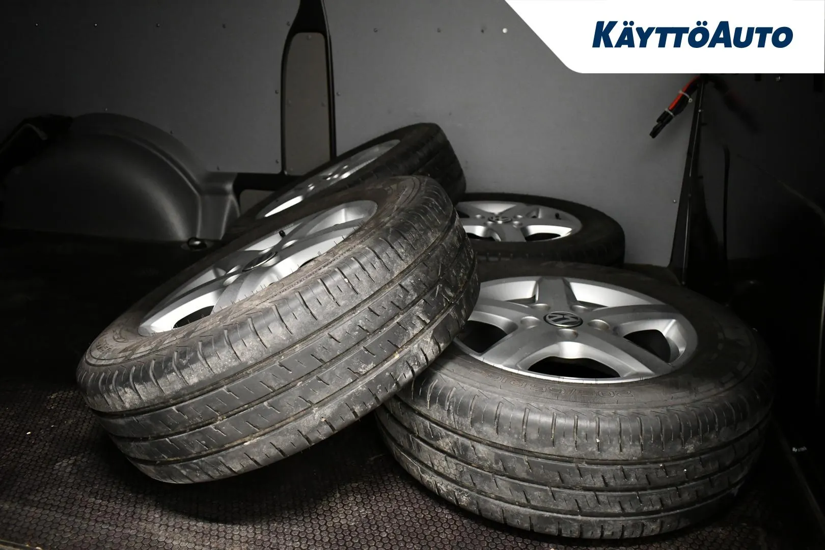 VOLKSWAGEN Transporter YJI-949 carousel image