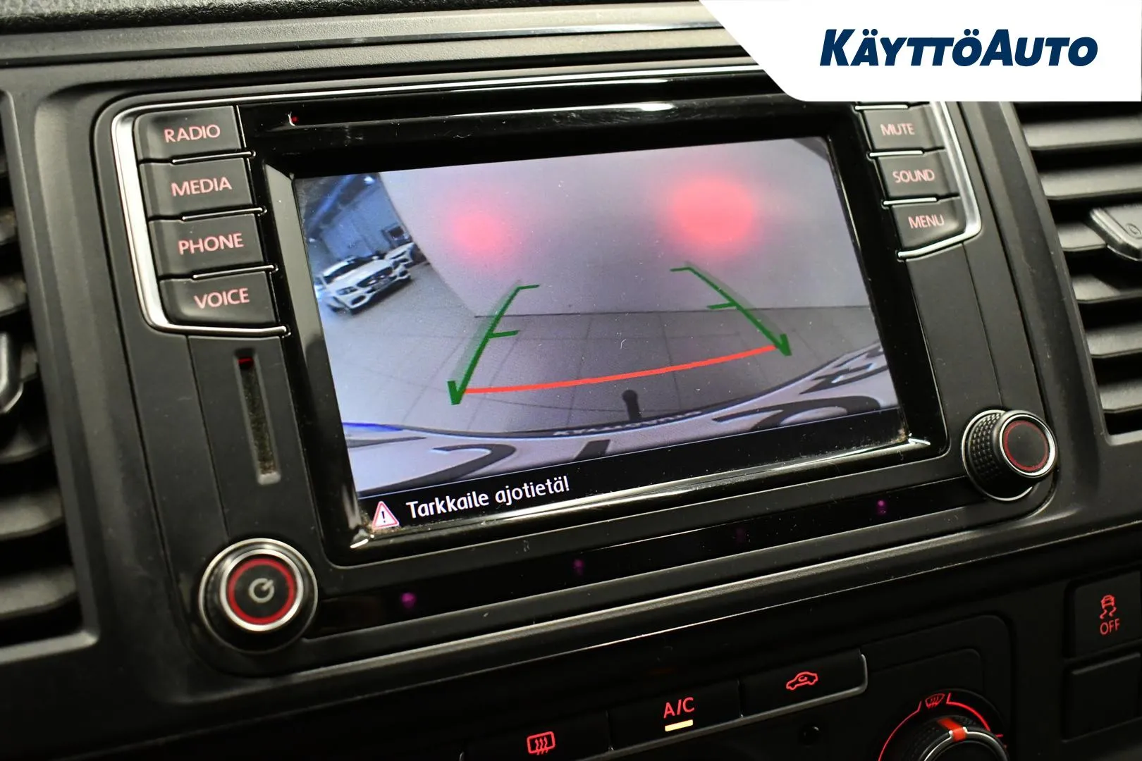 VOLKSWAGEN Transporter YJI-949 carousel image