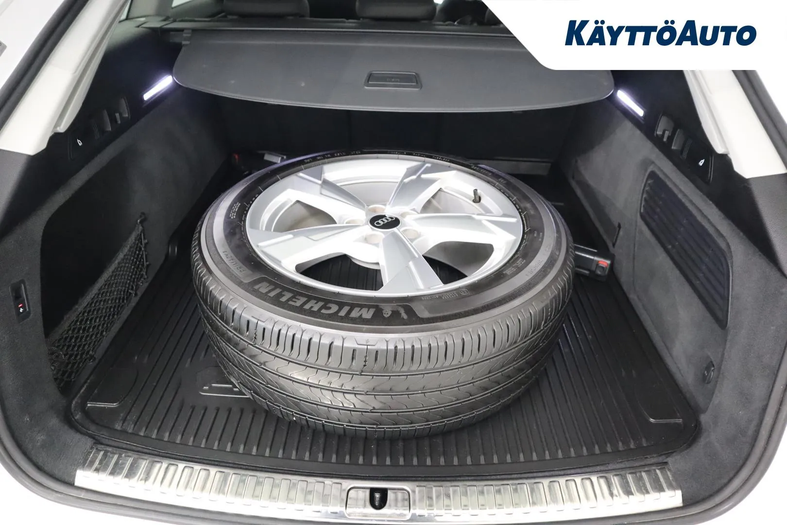 AUDI A6 CPO-400 carousel image