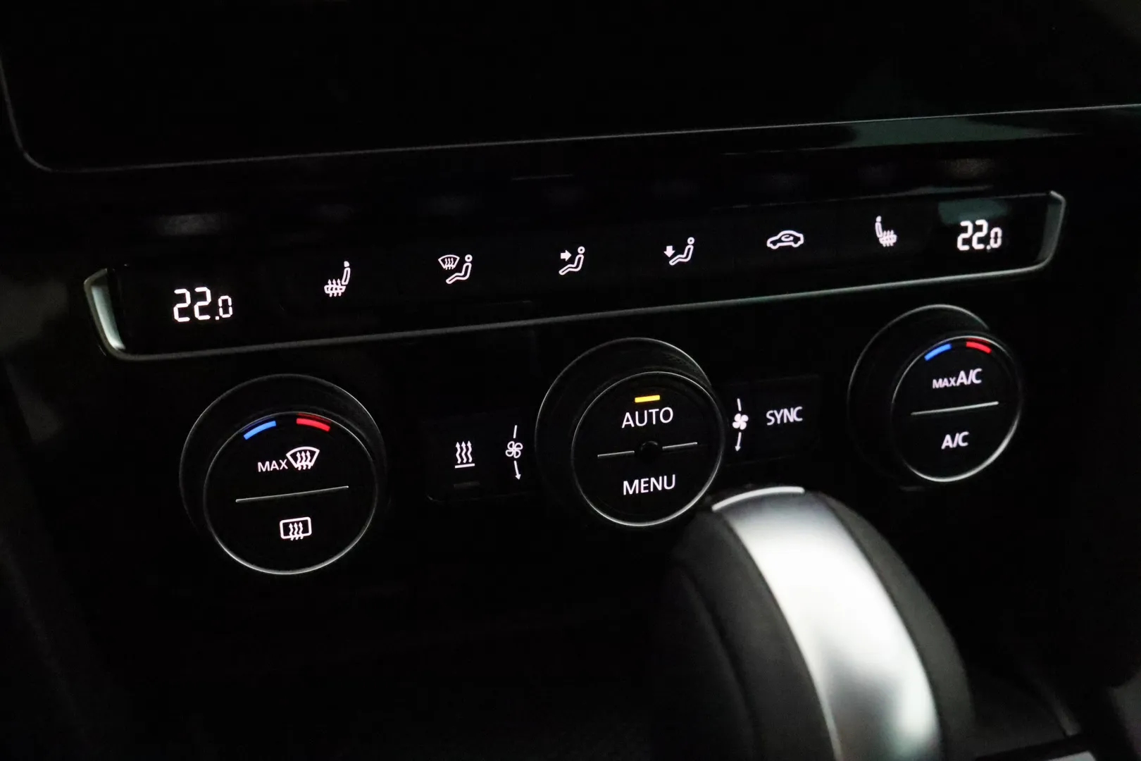 VOLKSWAGEN Passat FOF-648 carousel image