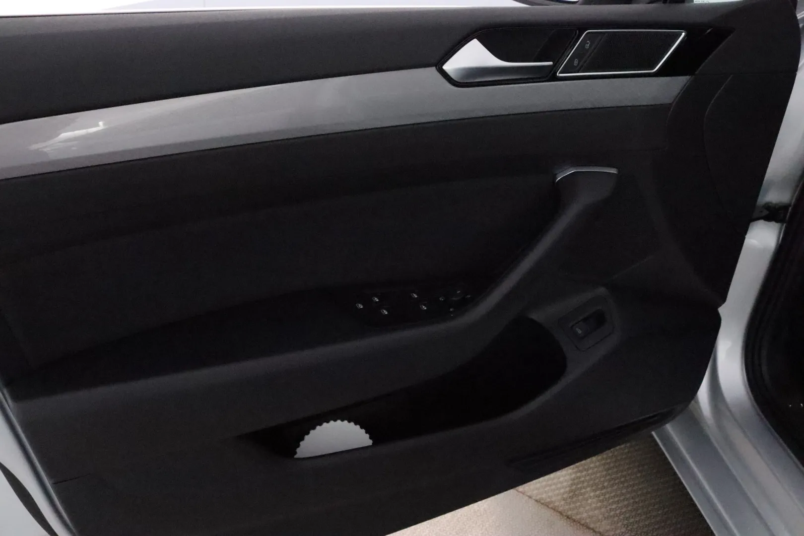 VOLKSWAGEN Passat FOF-648 carousel image