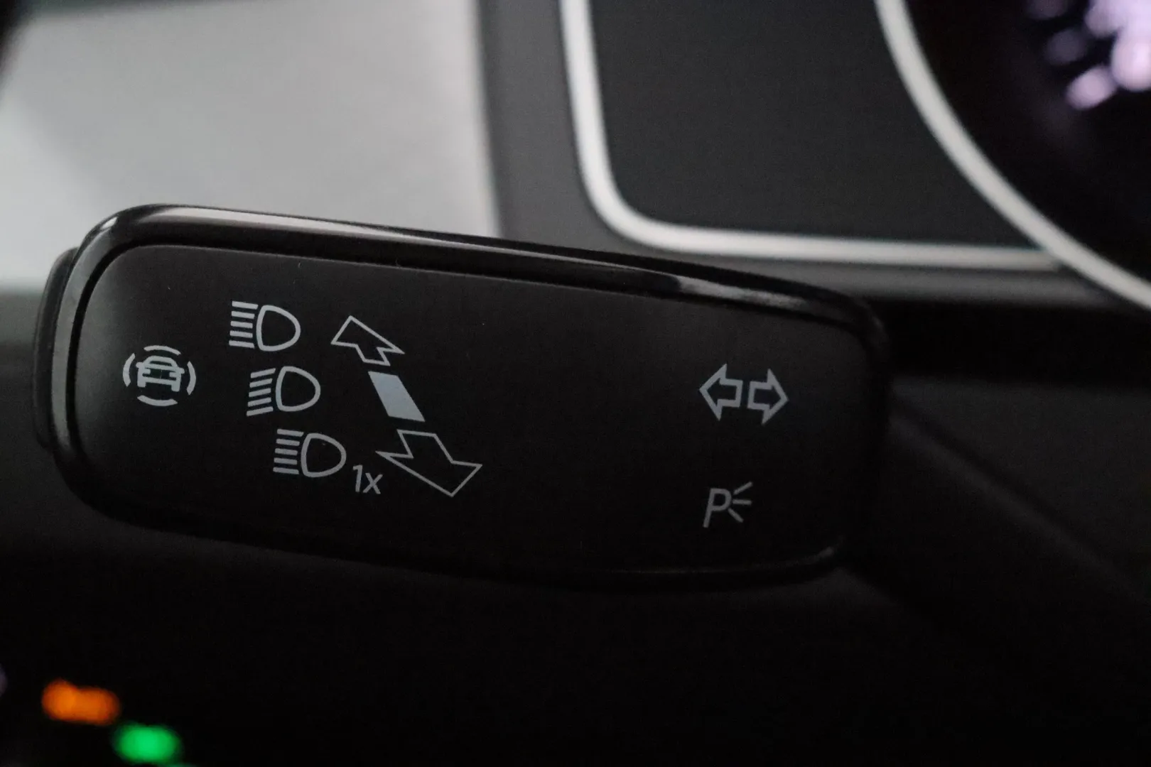 VOLKSWAGEN Passat FOF-648 carousel image