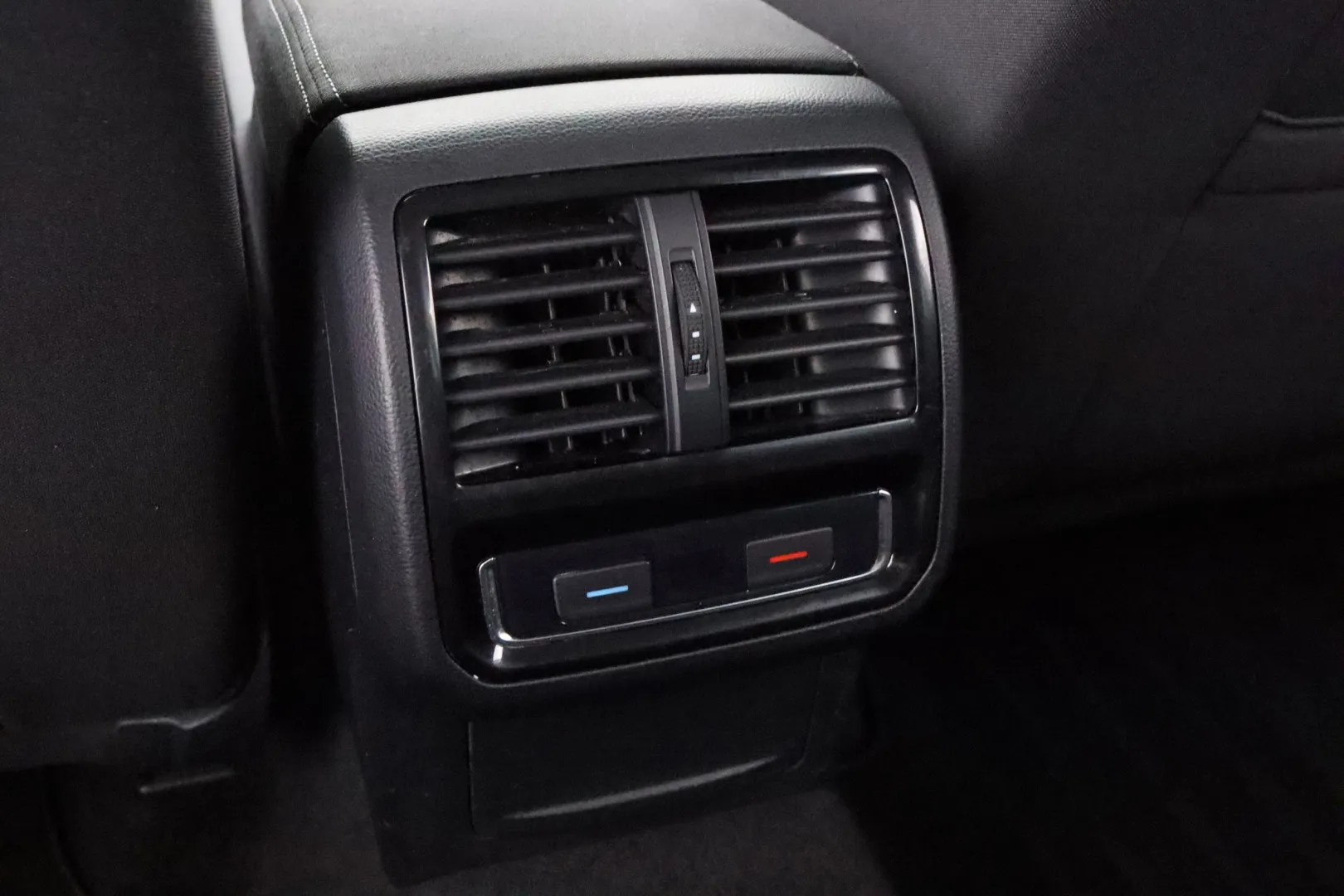 VOLKSWAGEN Passat FOF-648 carousel image