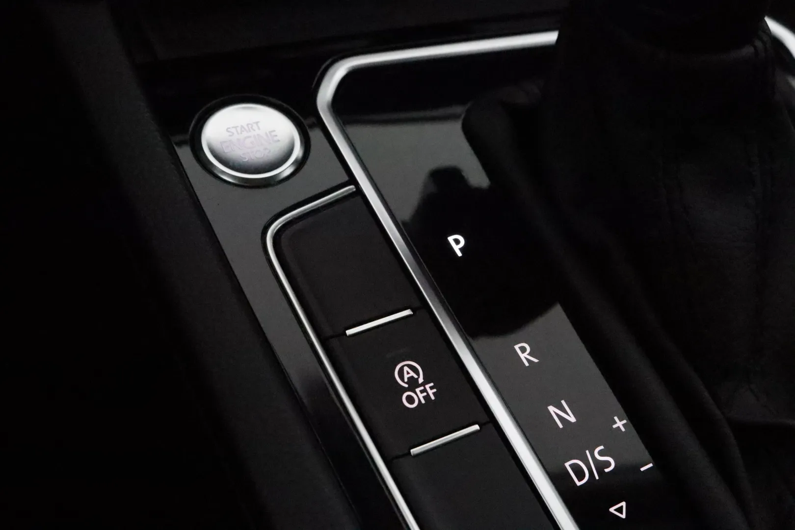 VOLKSWAGEN Passat FOF-648 carousel image