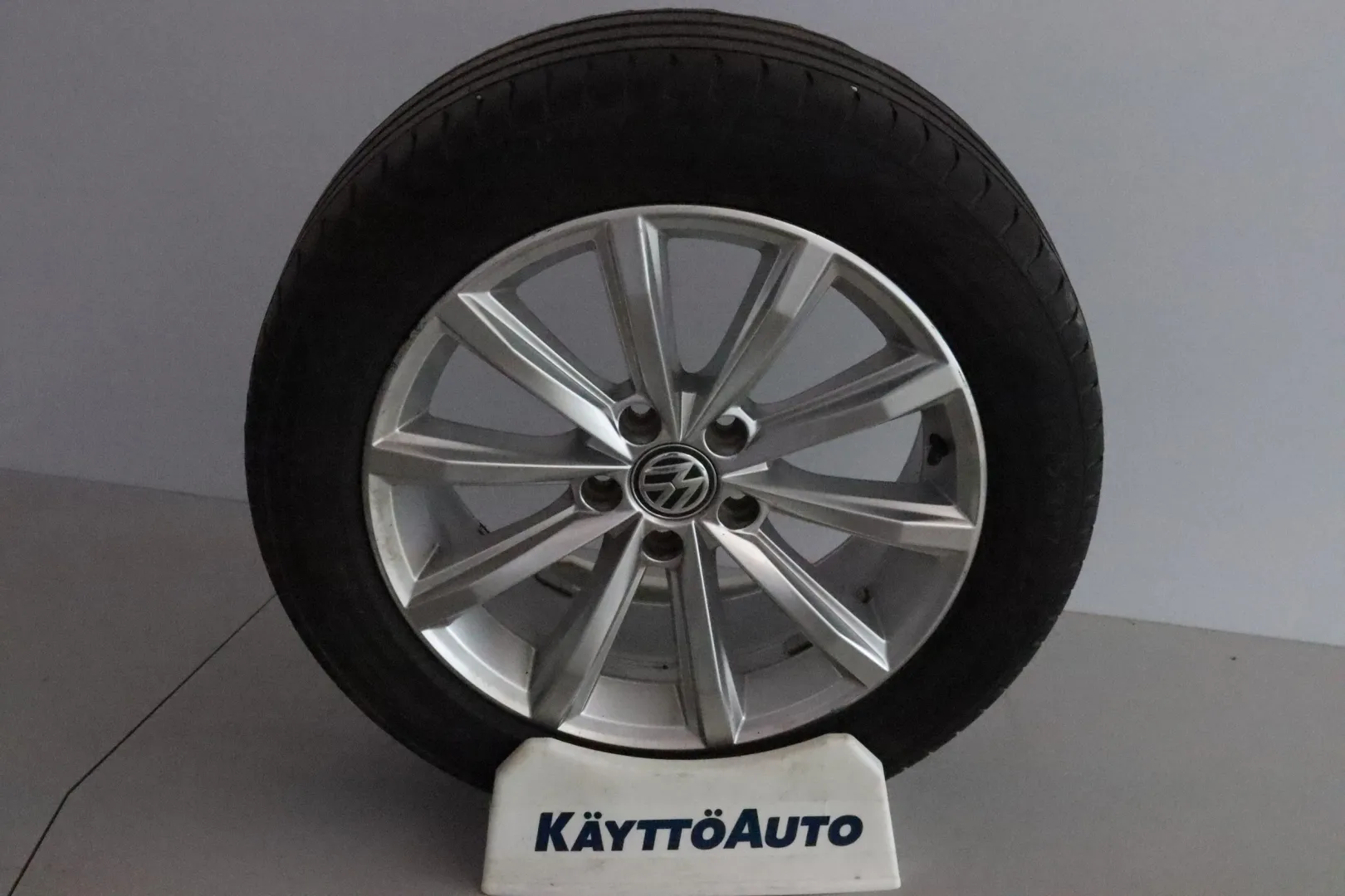 VOLKSWAGEN Passat FOF-648 carousel image