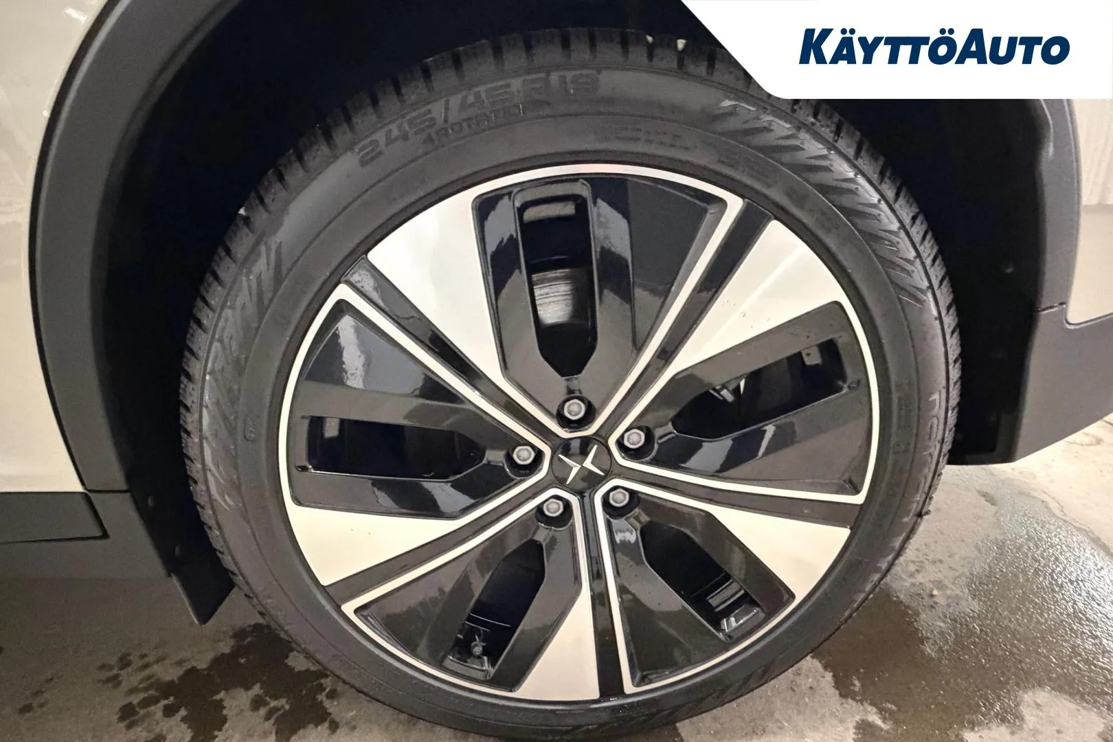 Polestar 2 YYI-201 carousel image