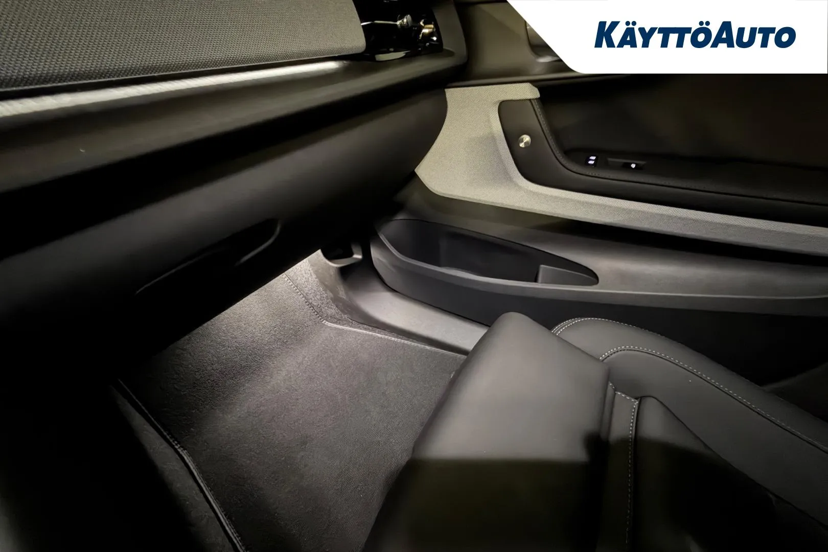 Polestar 2 YYI-201 carousel image