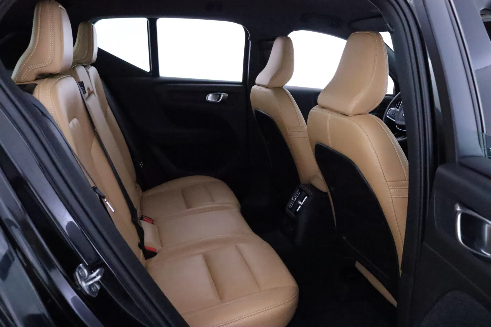 VOLVO XC40 OXV-887 carousel image