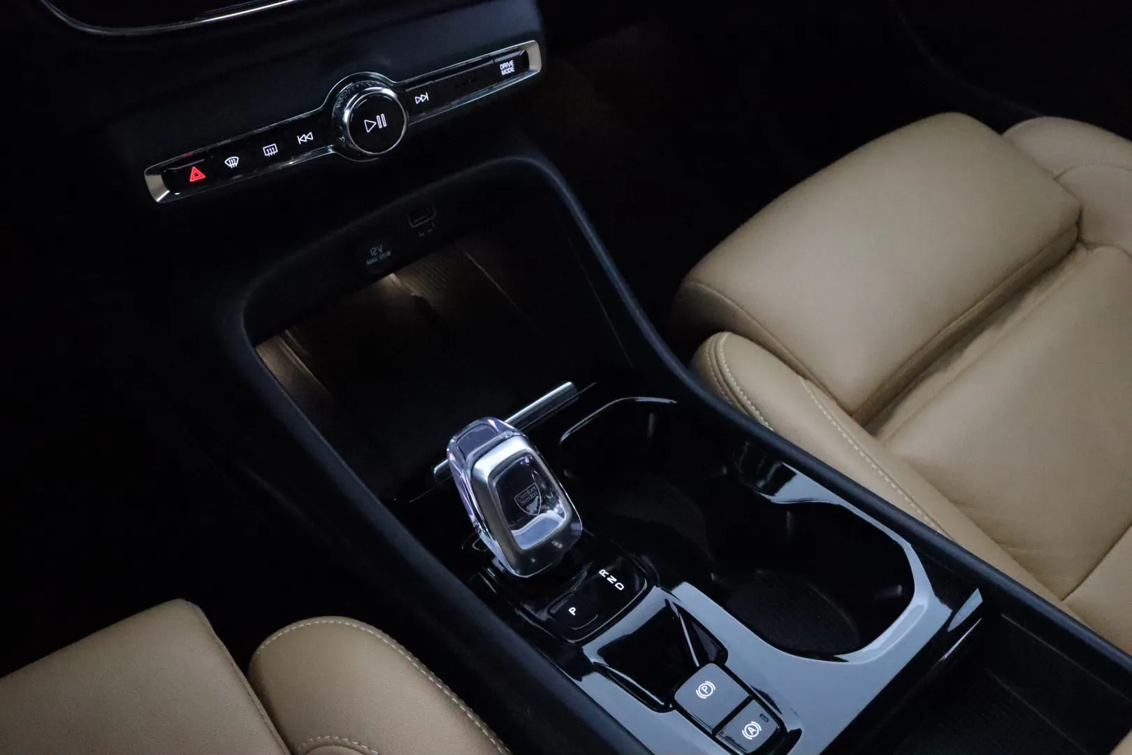 VOLVO XC40 OXV-887 carousel image