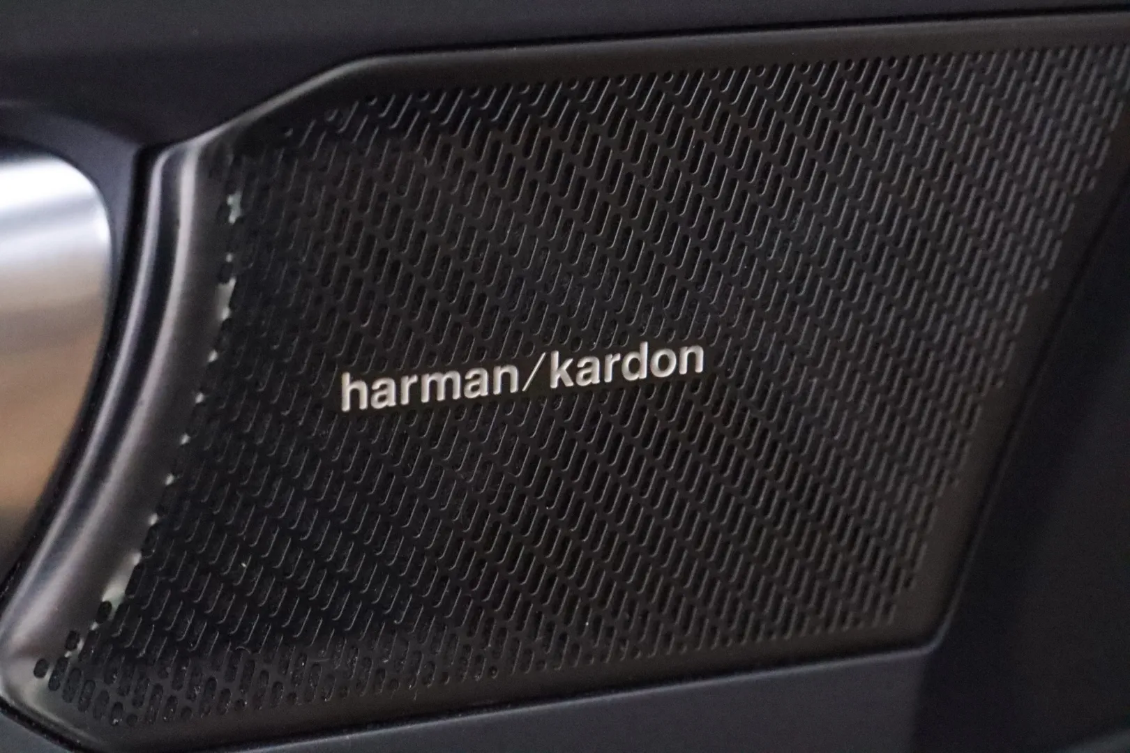 VOLVO XC40 OXV-887 carousel image