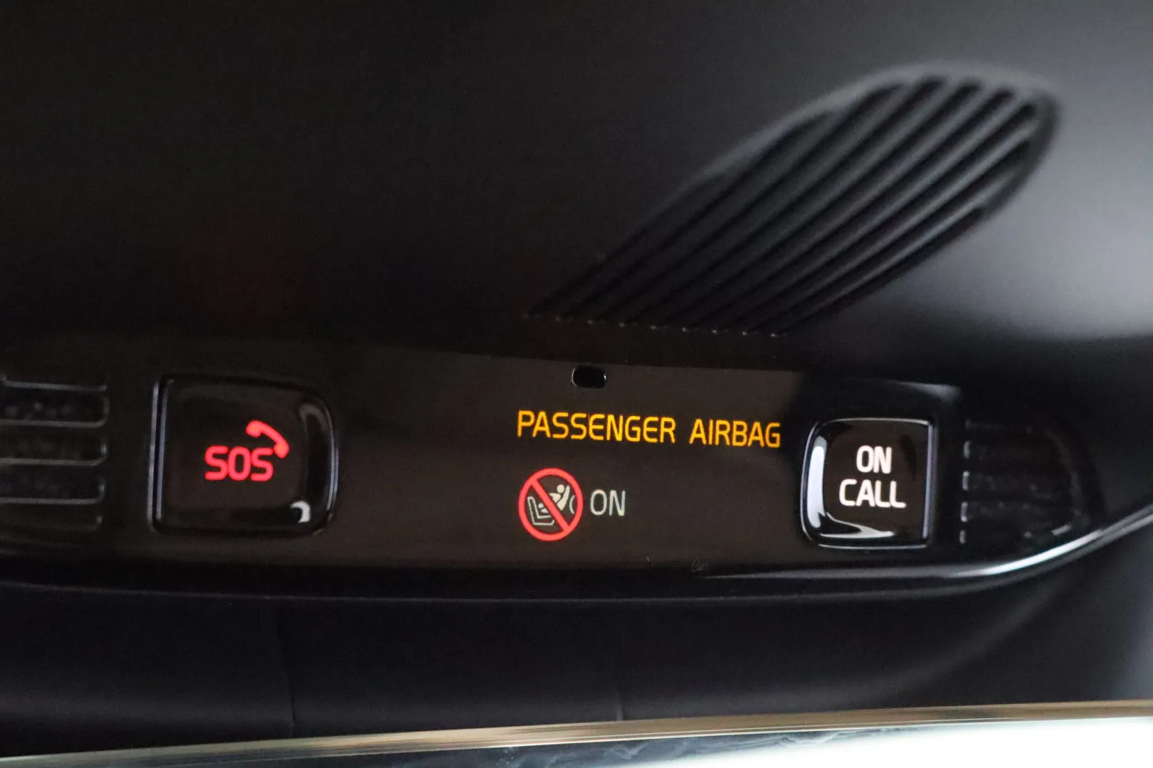 VOLVO XC40 OXV-887 carousel image