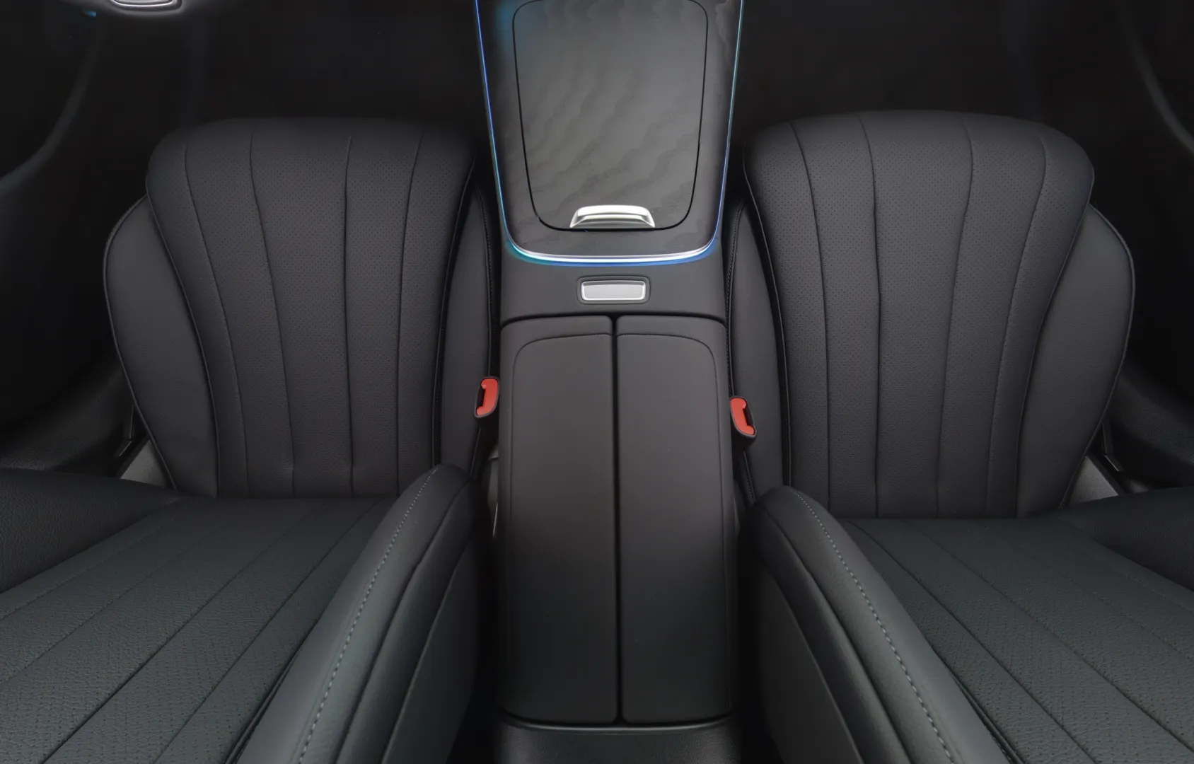 Mercedes-Benz E MRS-470 carousel image