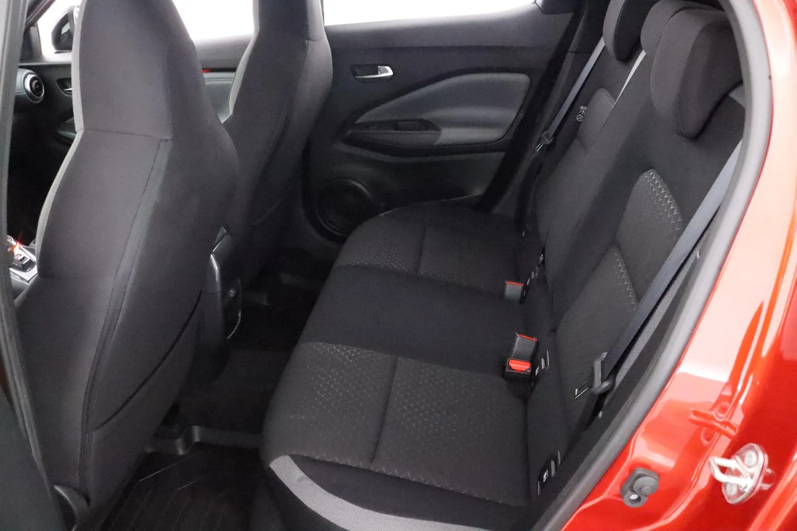 NISSAN Juke ZMU-192 carousel image