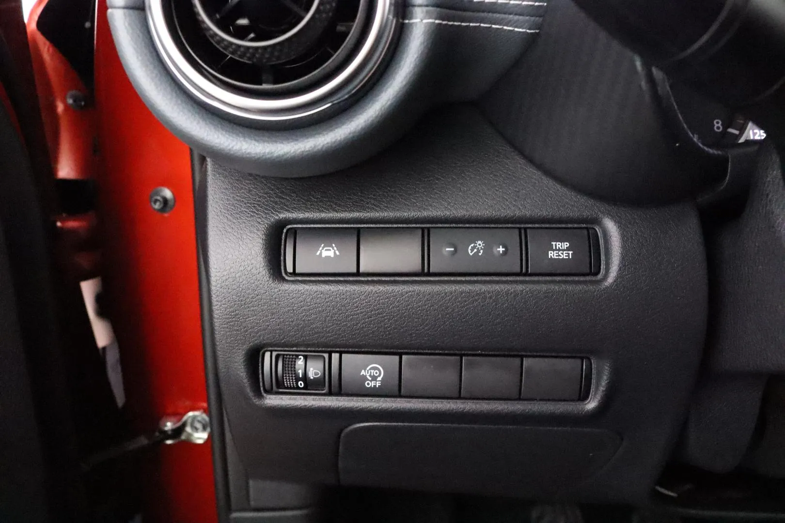 NISSAN Juke ZMU-192 carousel image