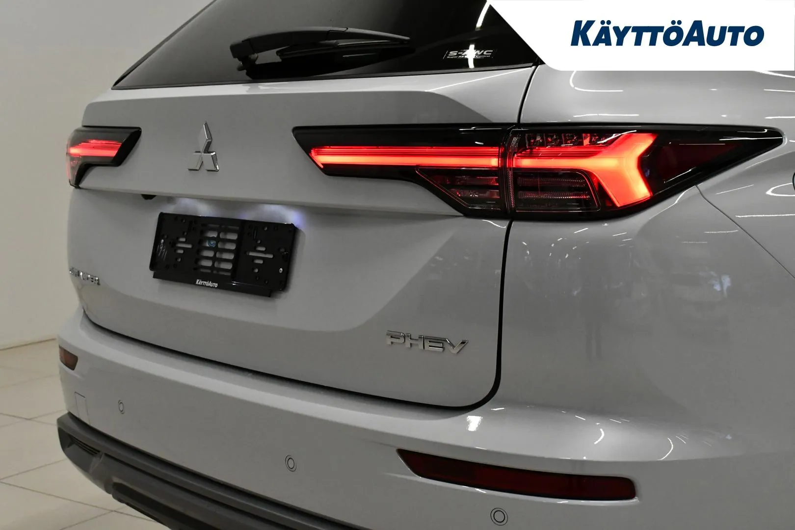 Mitsubishi Outlander XUZ-352 carousel image