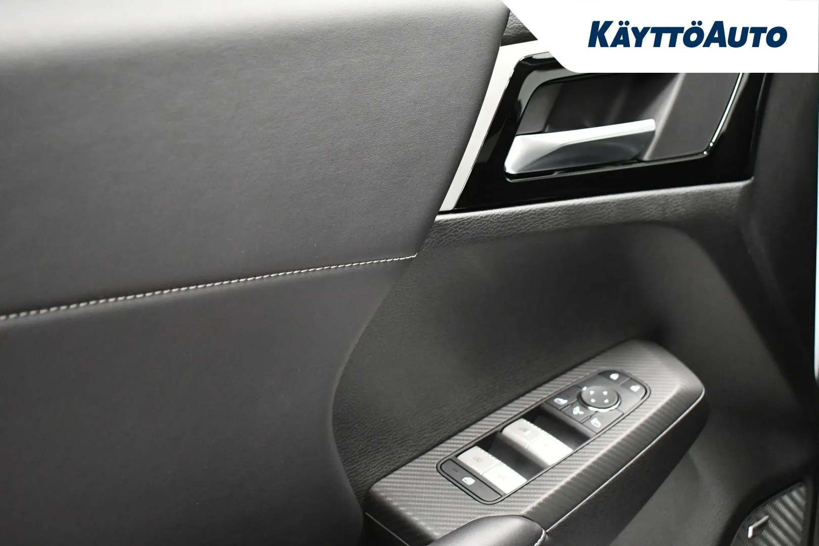 Mitsubishi Outlander XUZ-352 carousel image