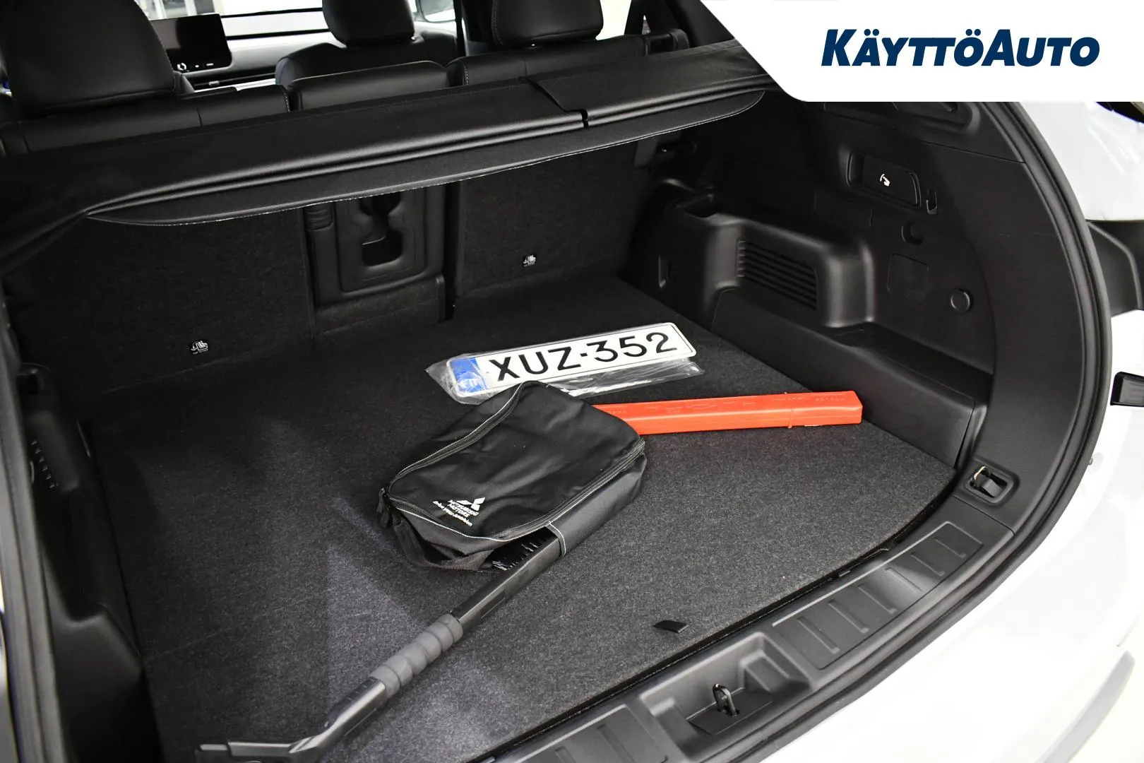 Mitsubishi Outlander XUZ-352 carousel image