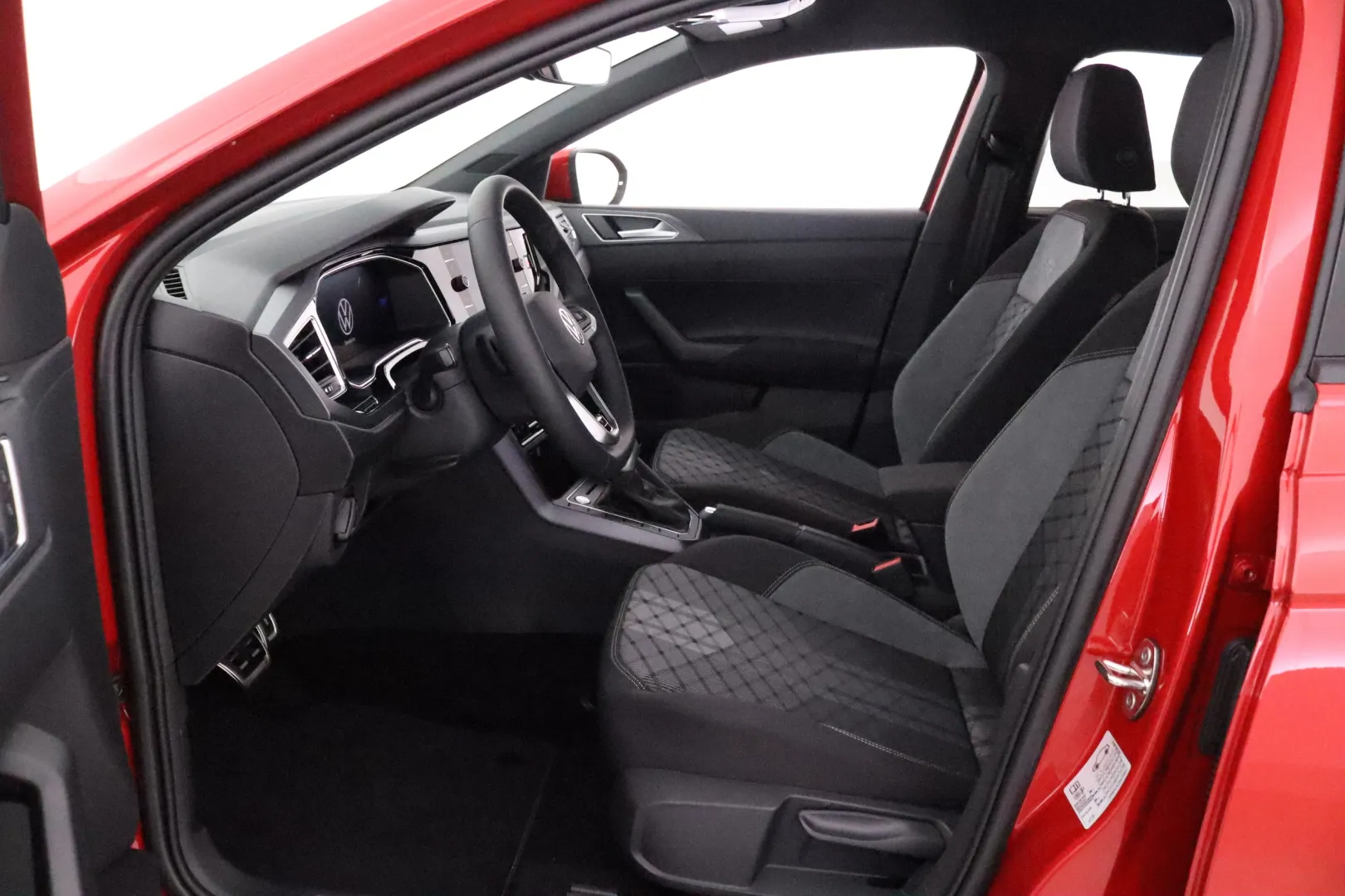 Volkswagen Taigo XTN-819 carousel image