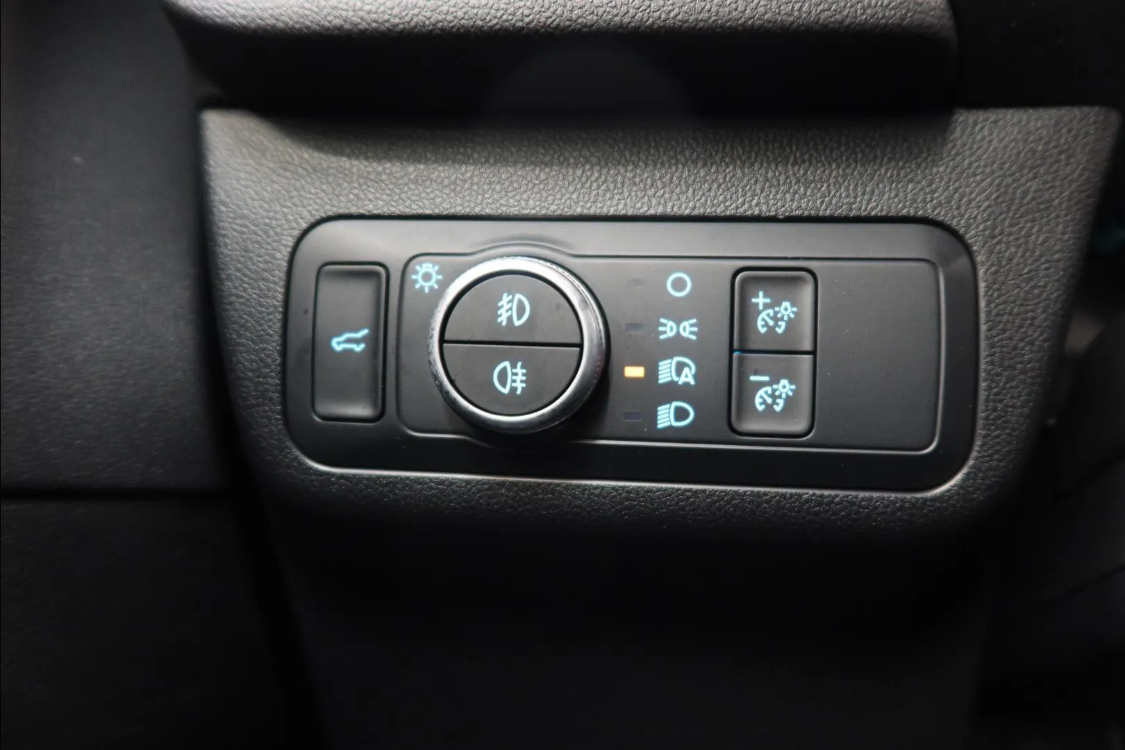 FORD Kuga KVC-681 carousel image