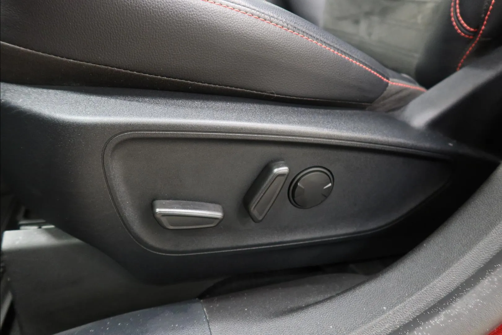 FORD Kuga KVC-681 carousel image