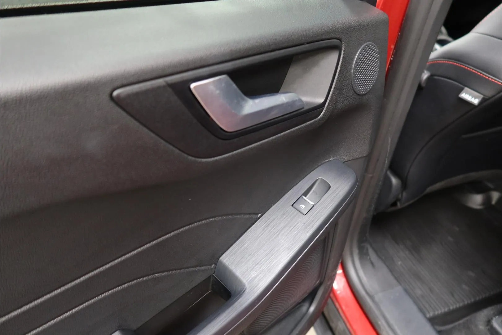 FORD Kuga KVC-681 carousel image