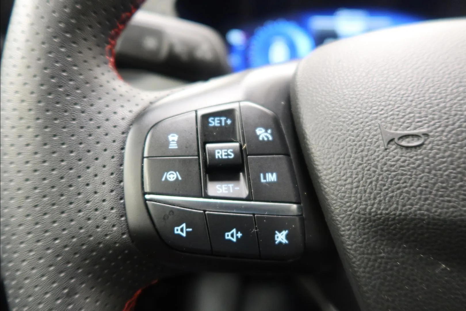 FORD Kuga KVC-681 carousel image