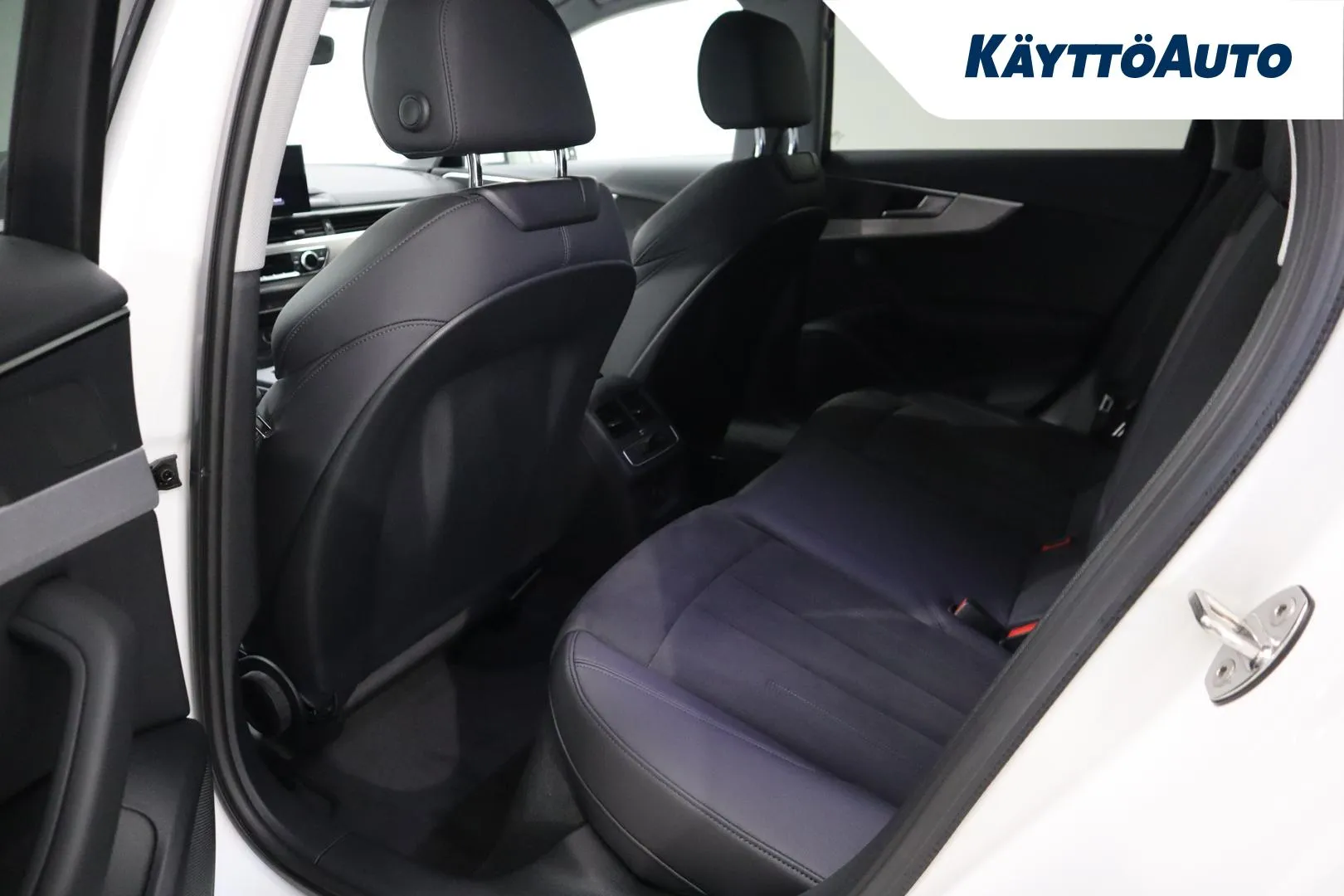 AUDI A4 ZOV-389 carousel image