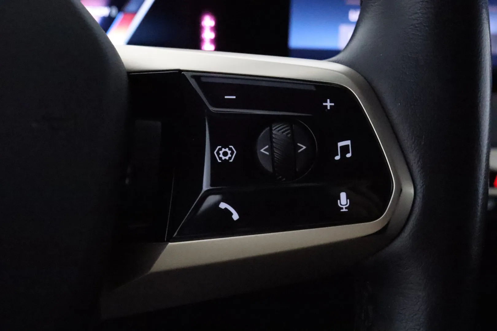 BMW iX EUK-327 carousel image