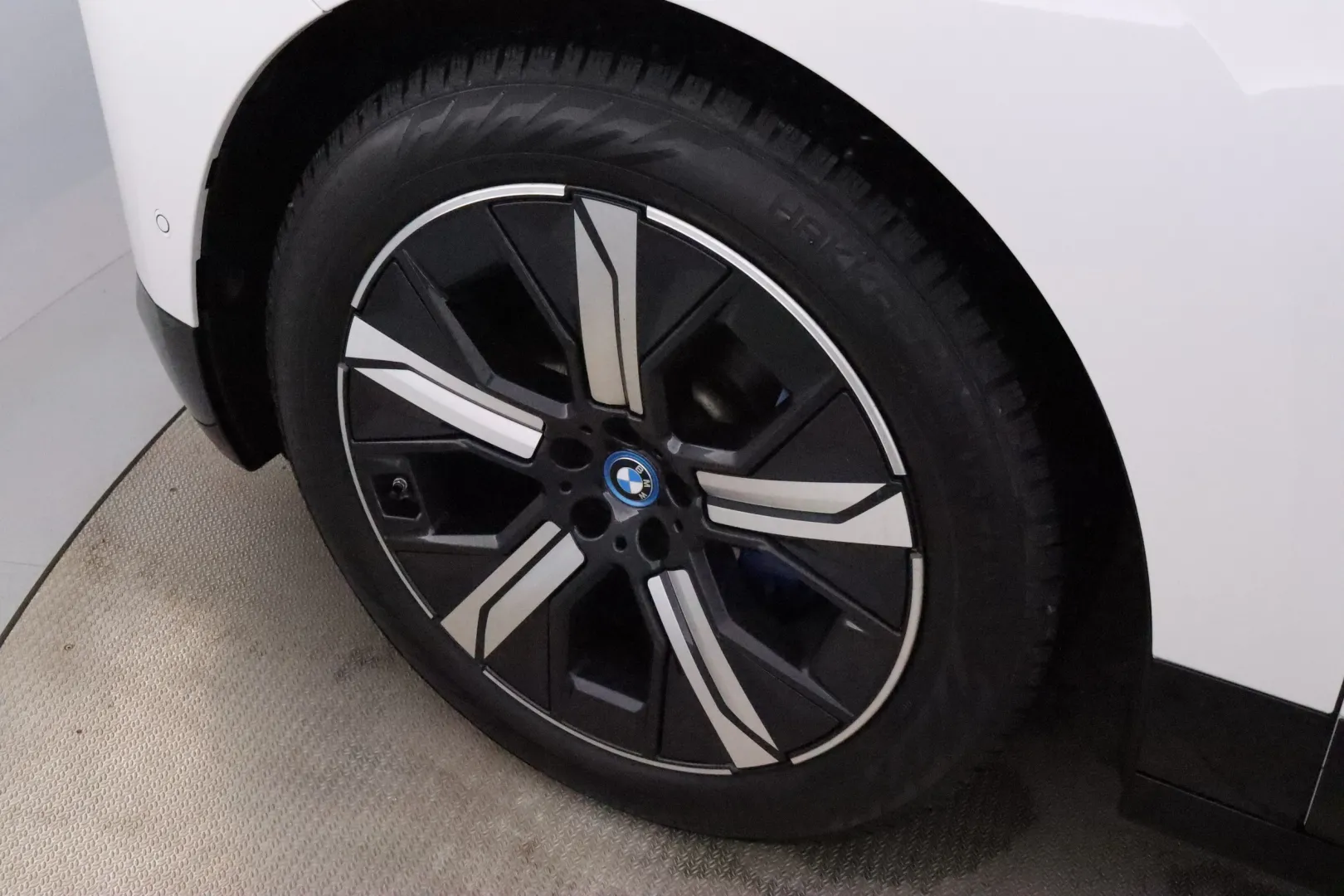 BMW iX EUK-327 carousel image