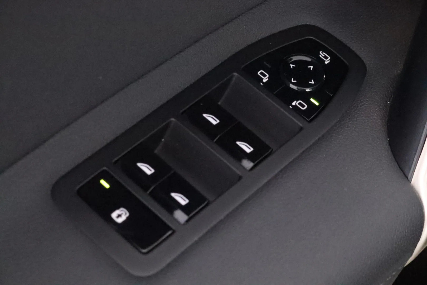 BMW iX EUK-327 carousel image