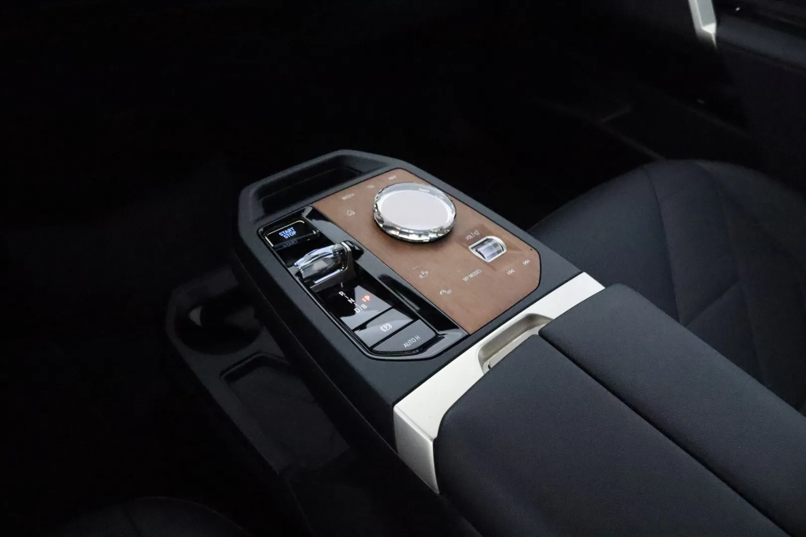 BMW iX EUK-327 carousel image