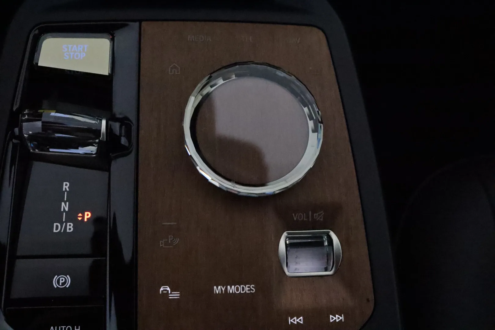 BMW iX EUK-327 carousel image