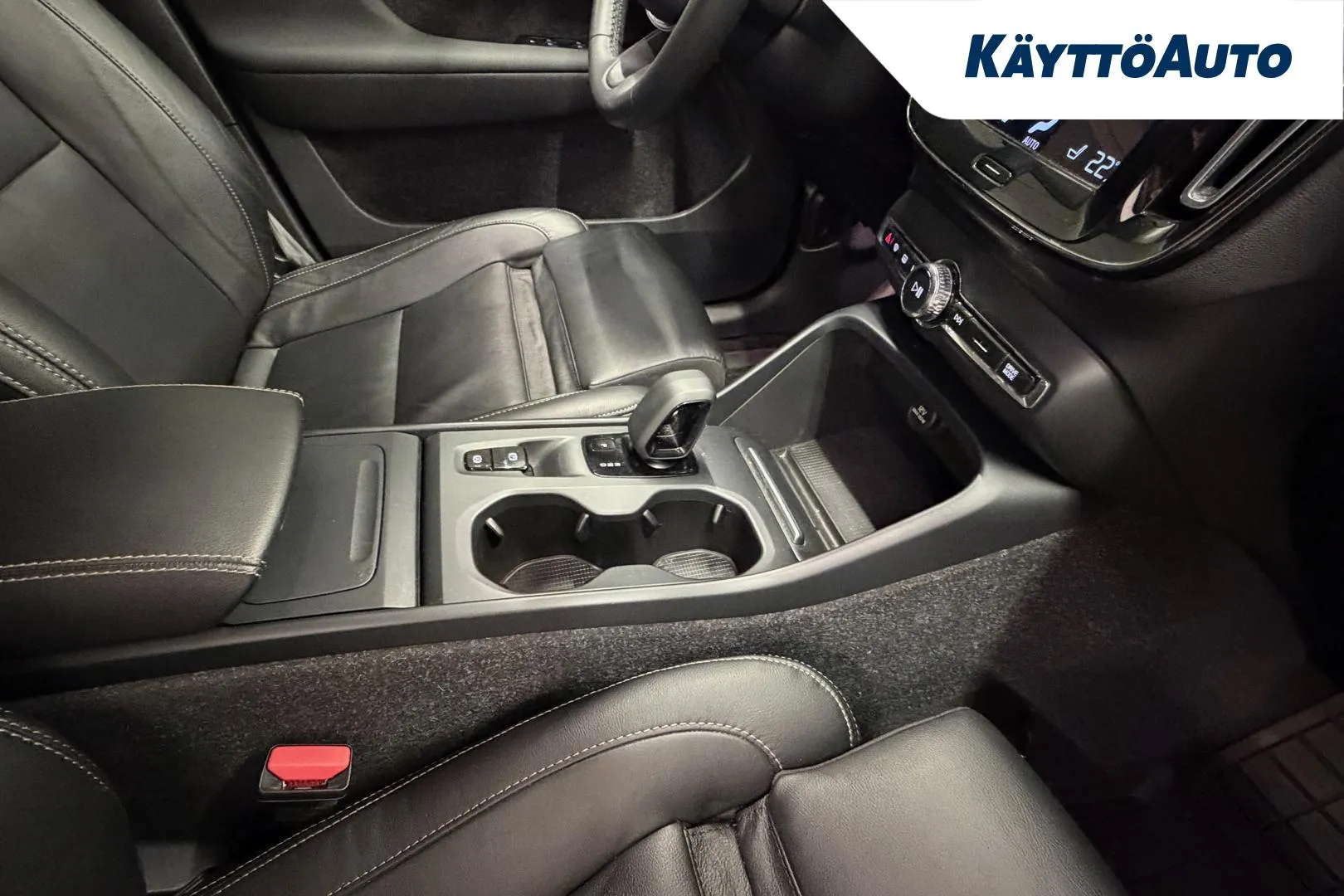 VOLVO XC40 NMH-277 carousel image