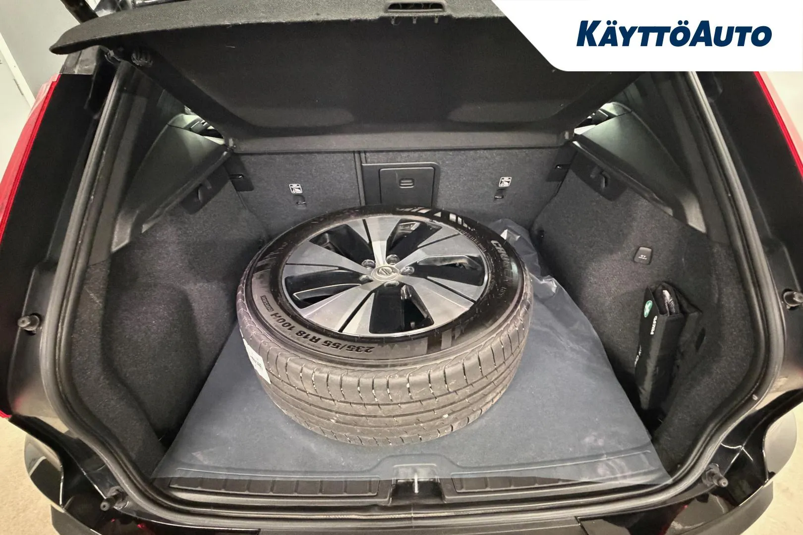 VOLVO XC40 NMH-277 carousel image