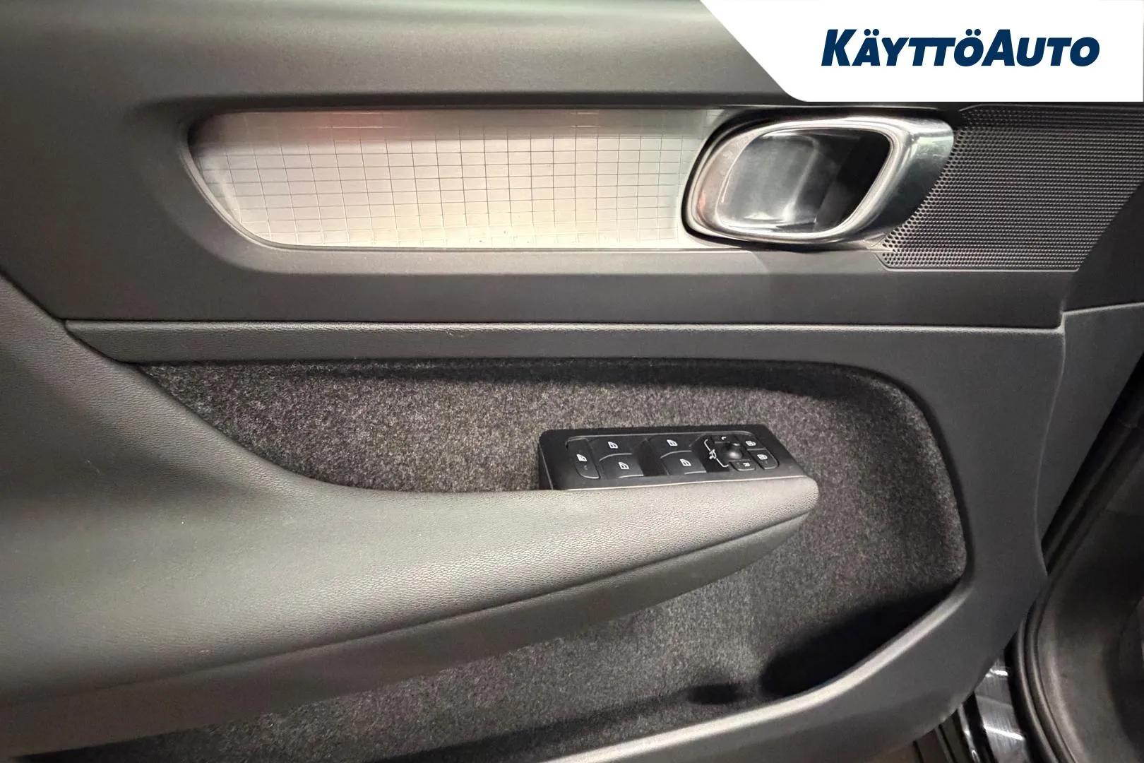 VOLVO XC40 NMH-277 carousel image