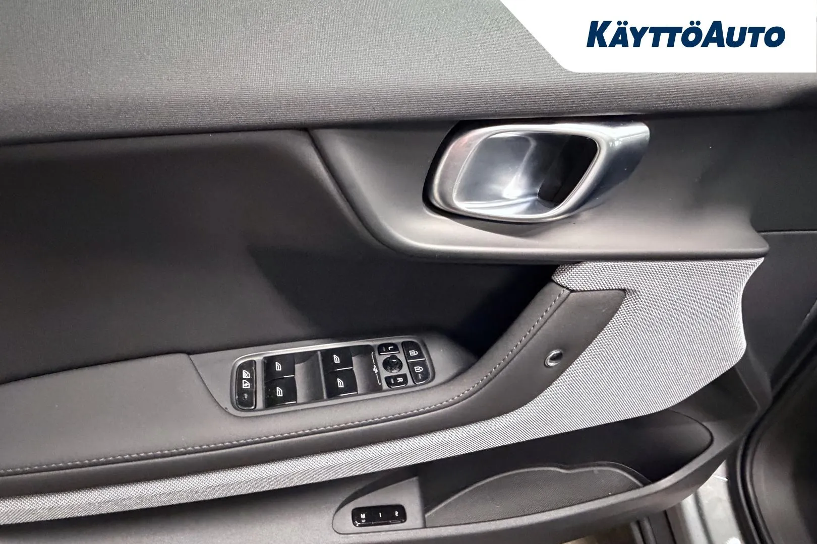 POLESTAR 2 XYR-436 carousel image