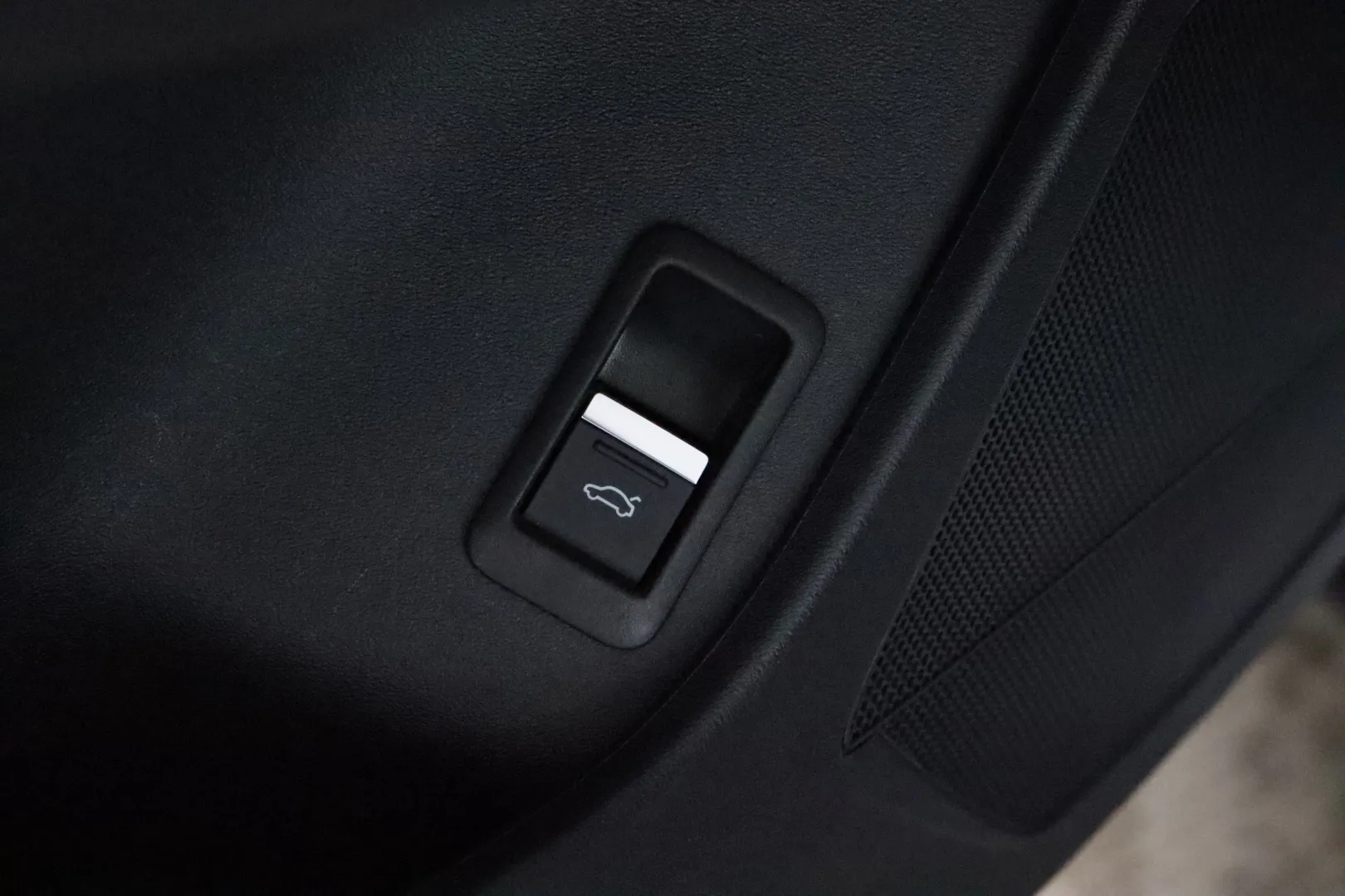 AUDI Q4 e-tron NMT-388 carousel image