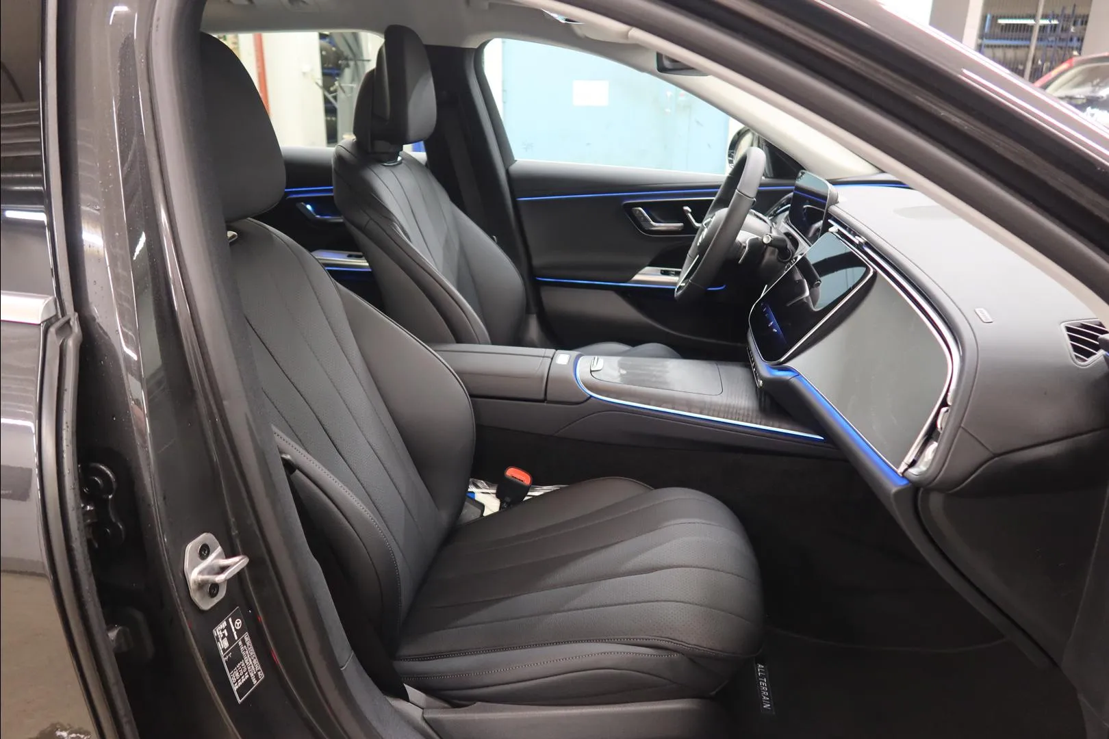 Mercedes-Benz E JOL-136 carousel image