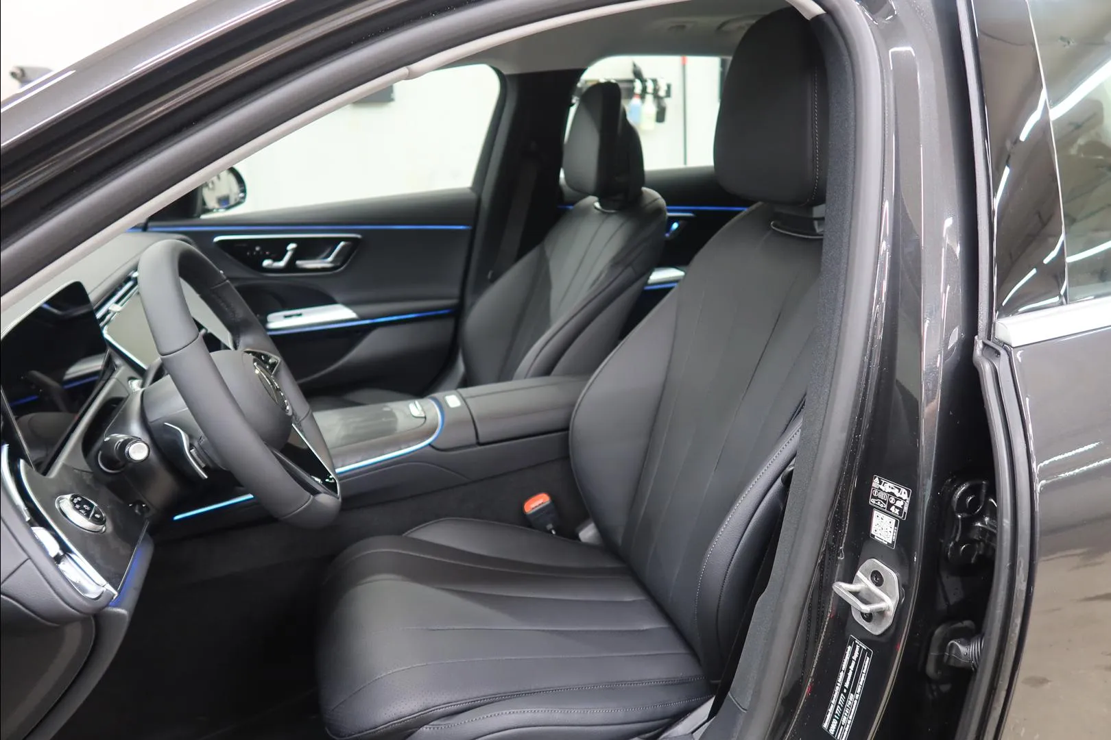 Mercedes-Benz E JOL-136 carousel image