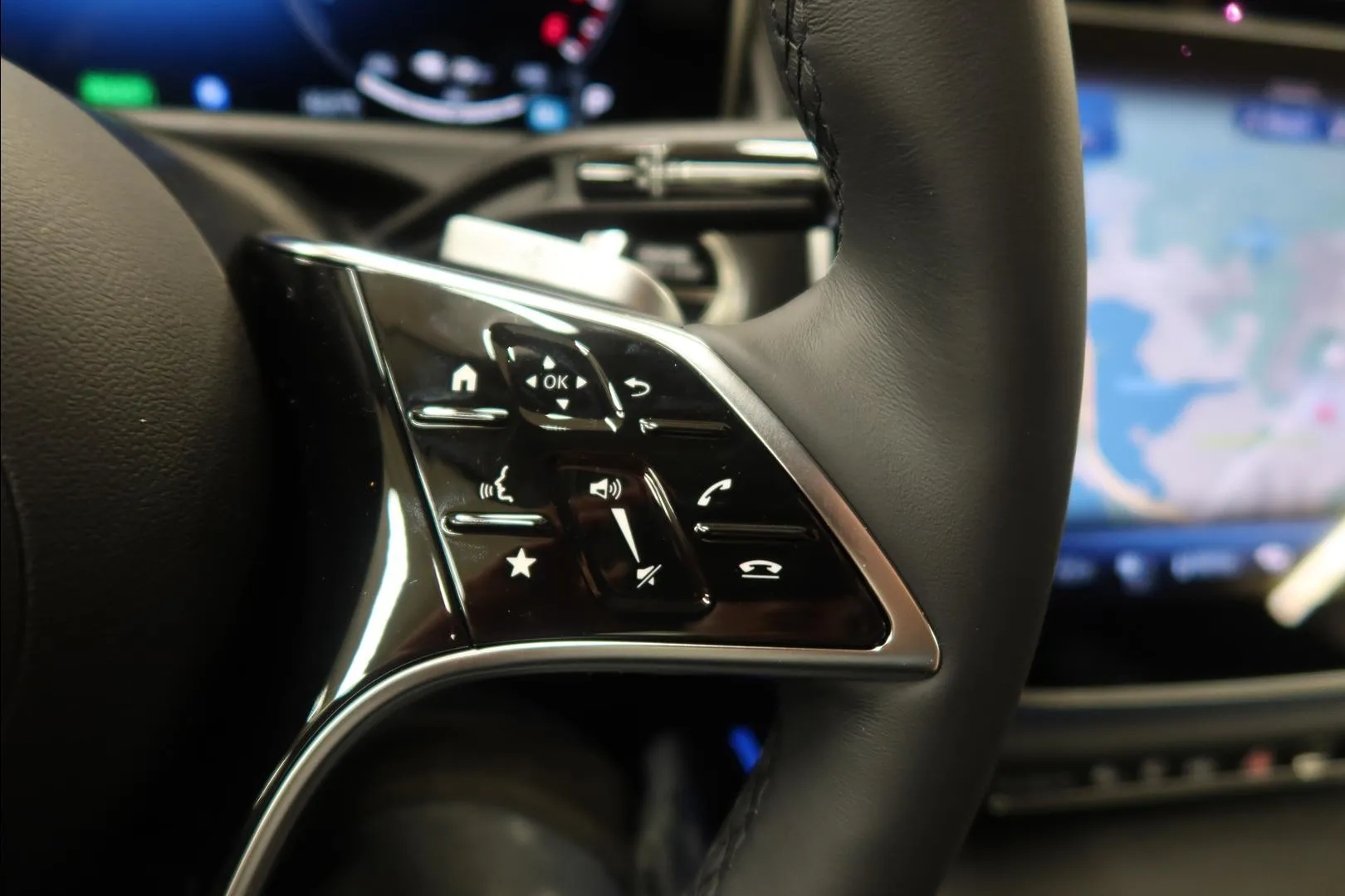 Mercedes-Benz E JOL-136 carousel image